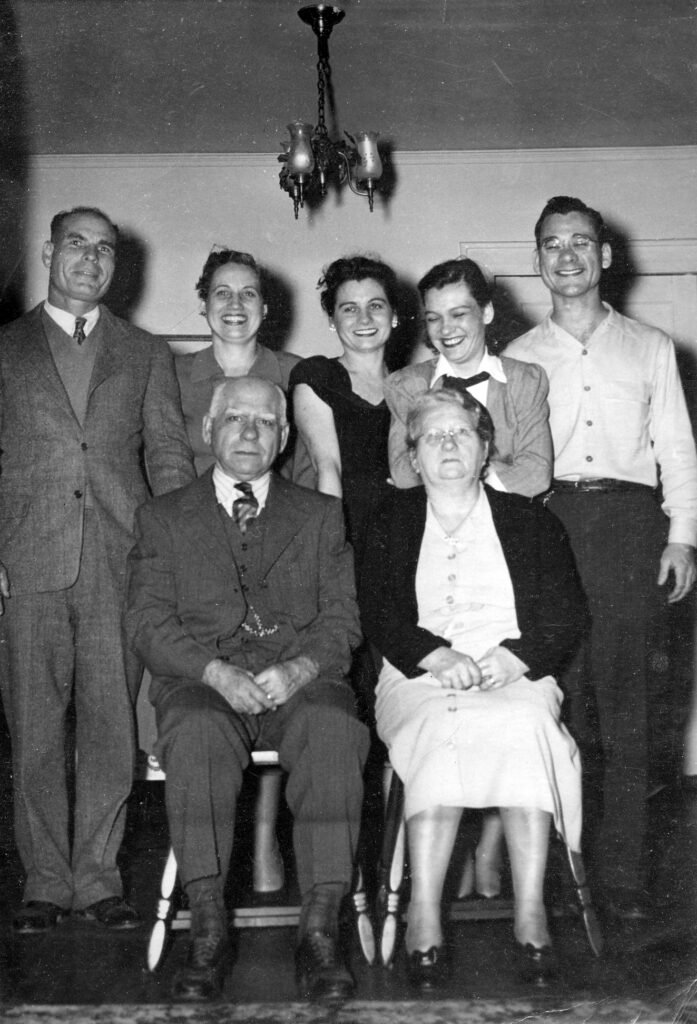 John Thomas Richardson and Daisy (Wilson) Richardson and their family