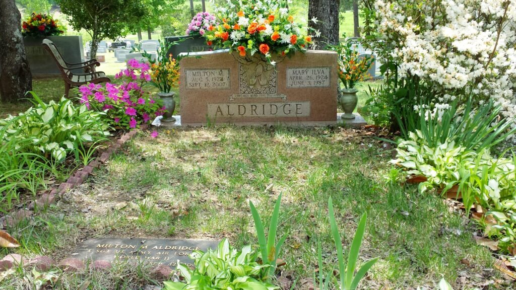 Milton and Ilva Aldridge's graves and tombstone, Friendship Cemetery.