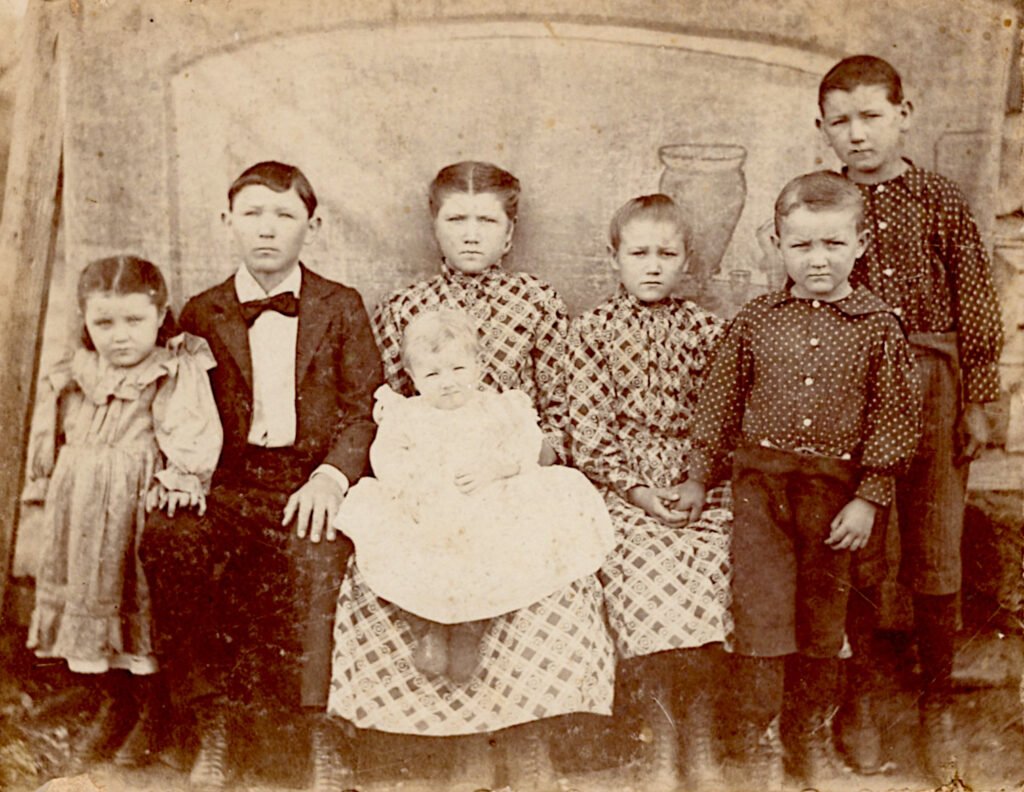 Children of William and Rosala Aldridge. (L-r) Edna, Walter, Hattie, Nettie, Paul, Grady.