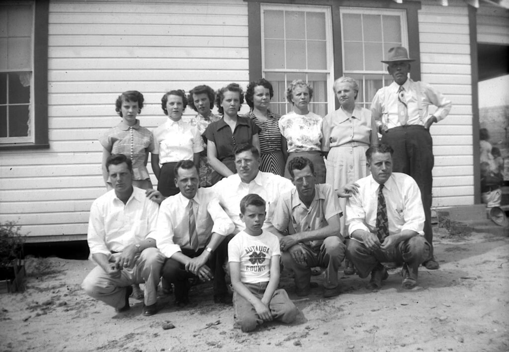 Joe and Ada Cook, with 12 of 14 children, Easter 1950